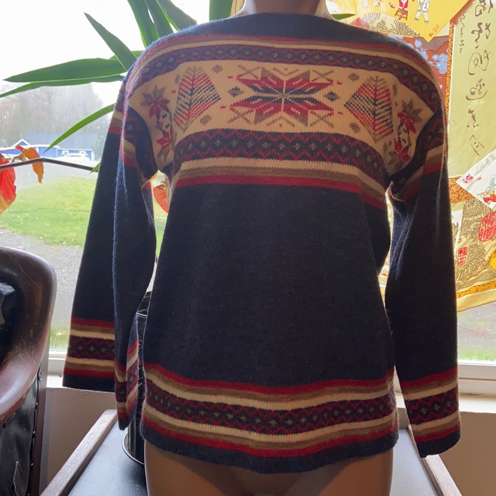 Super cute and fun sweater, perfect for holidays!